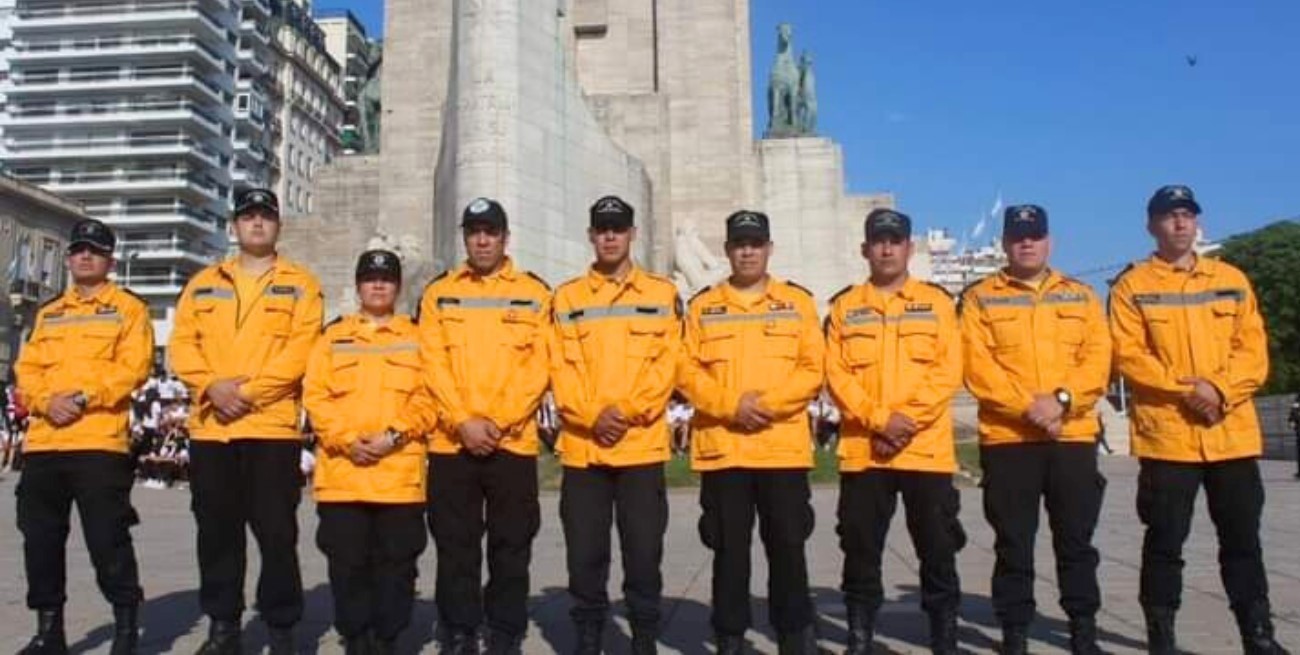 Santa Fe envía bomberos a Villa Gesell para trabajar en el derrumbe del hotel