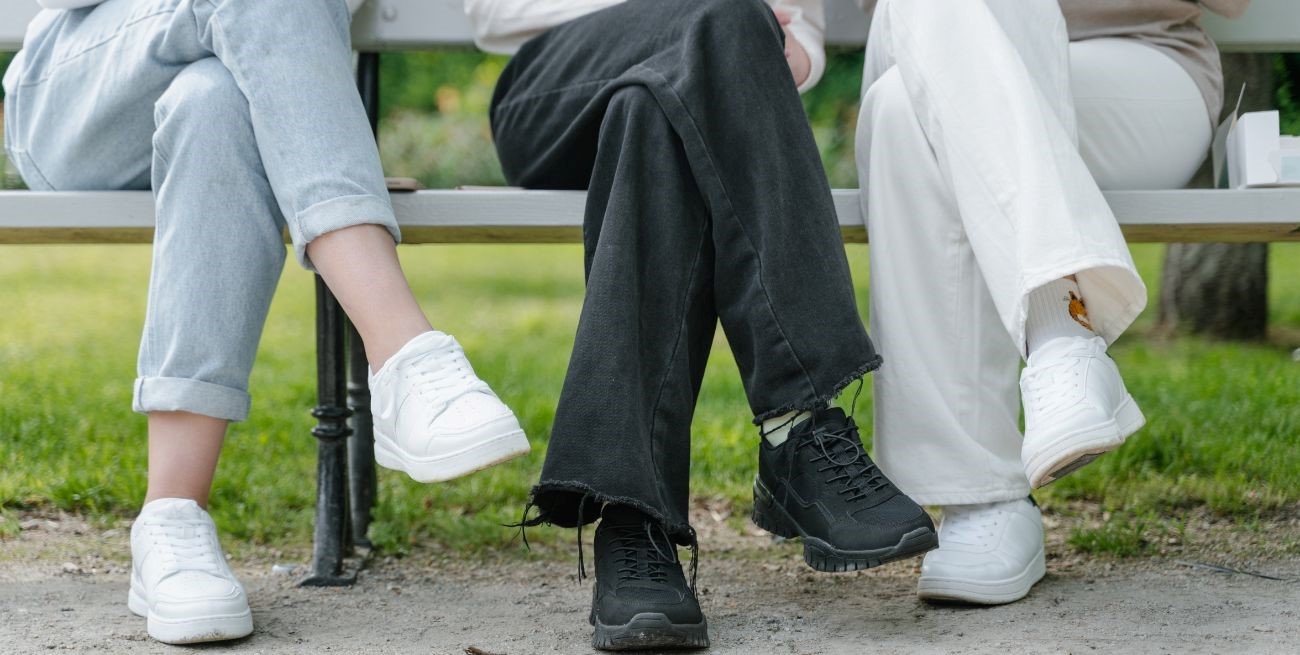 El tic de mover la pierna: ¿qué revela sobre nuestra mente?
