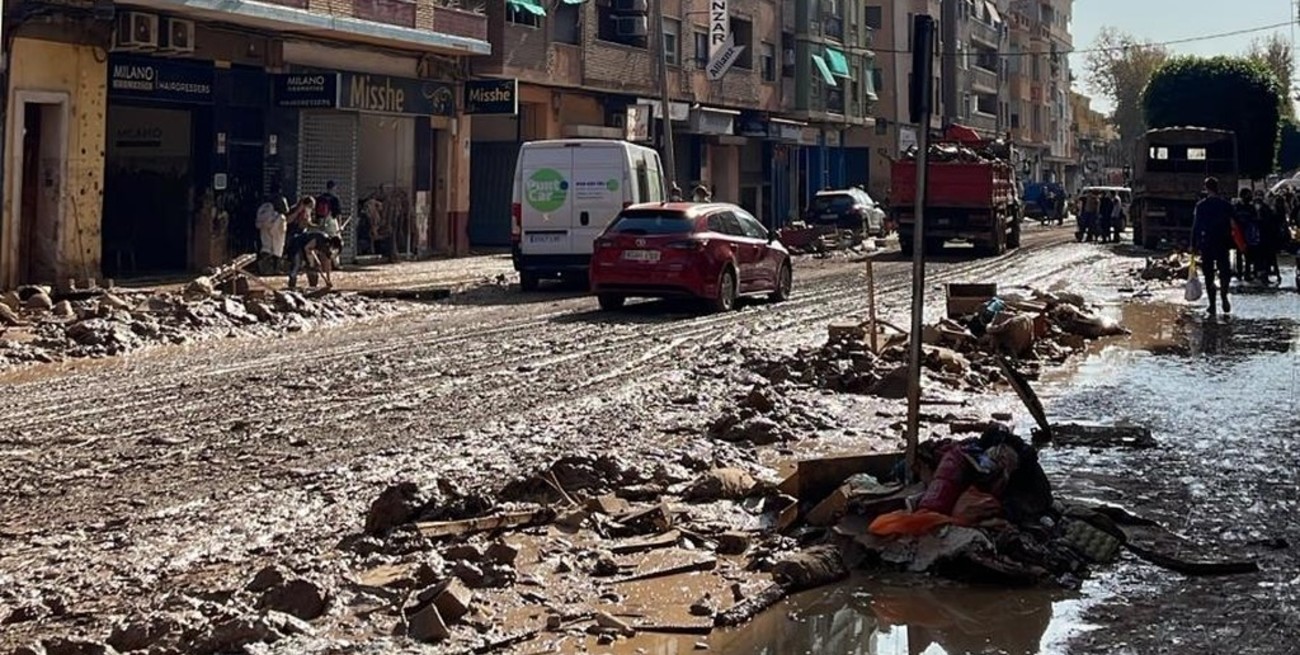 Valencia: un santafesino se sumó como voluntario a la reconstrucción tras el espanto