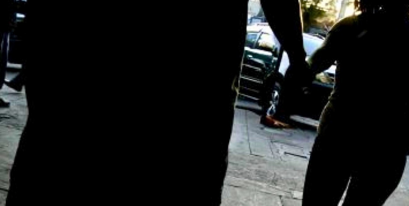 Abusó de tres hijas menores de edad de su pareja de manera sistemática