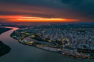 Una bella postal aérea de la ciudad capital de la provincia, que el 15 de noviembre celebrará el 451° aniversario de su fundación. Gentileza