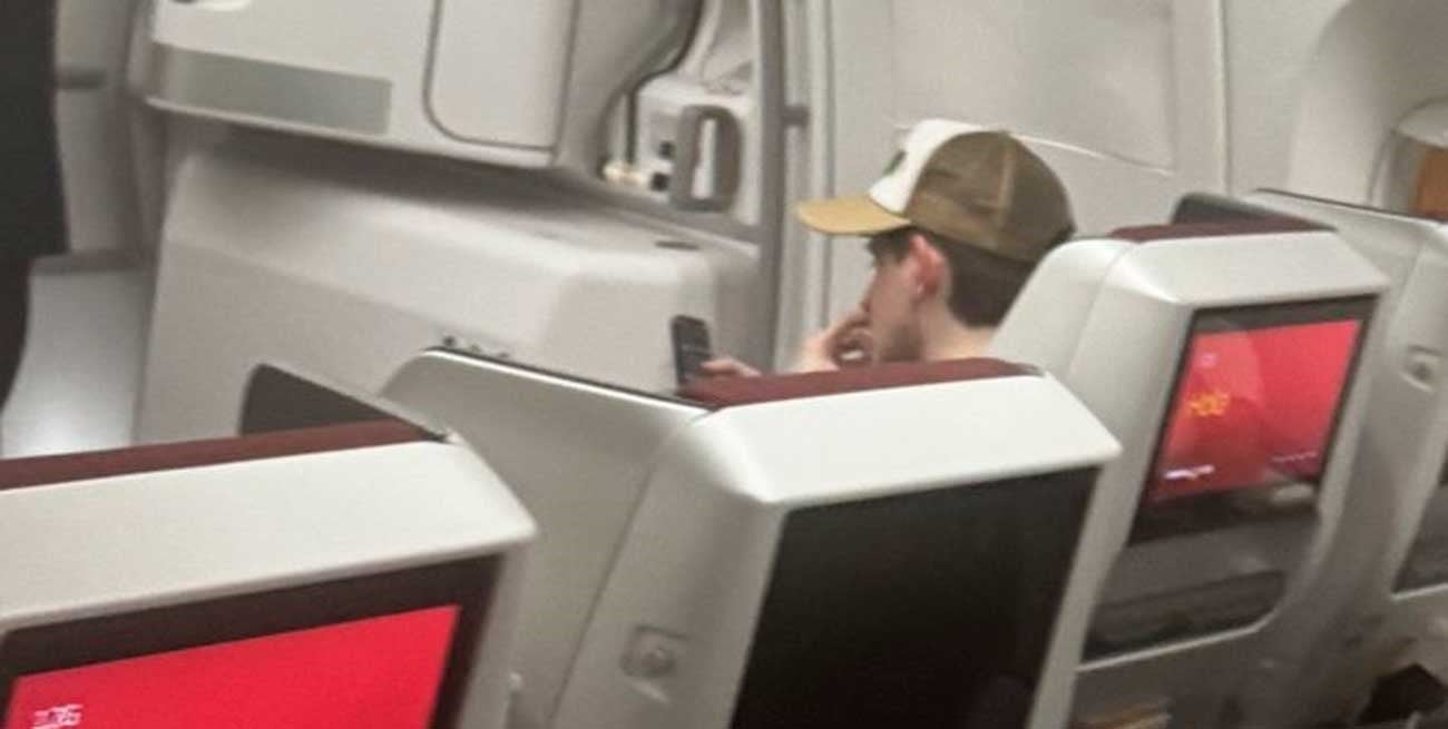 Tuitero insultó a Dillom en un avión y el cantante lo increpó