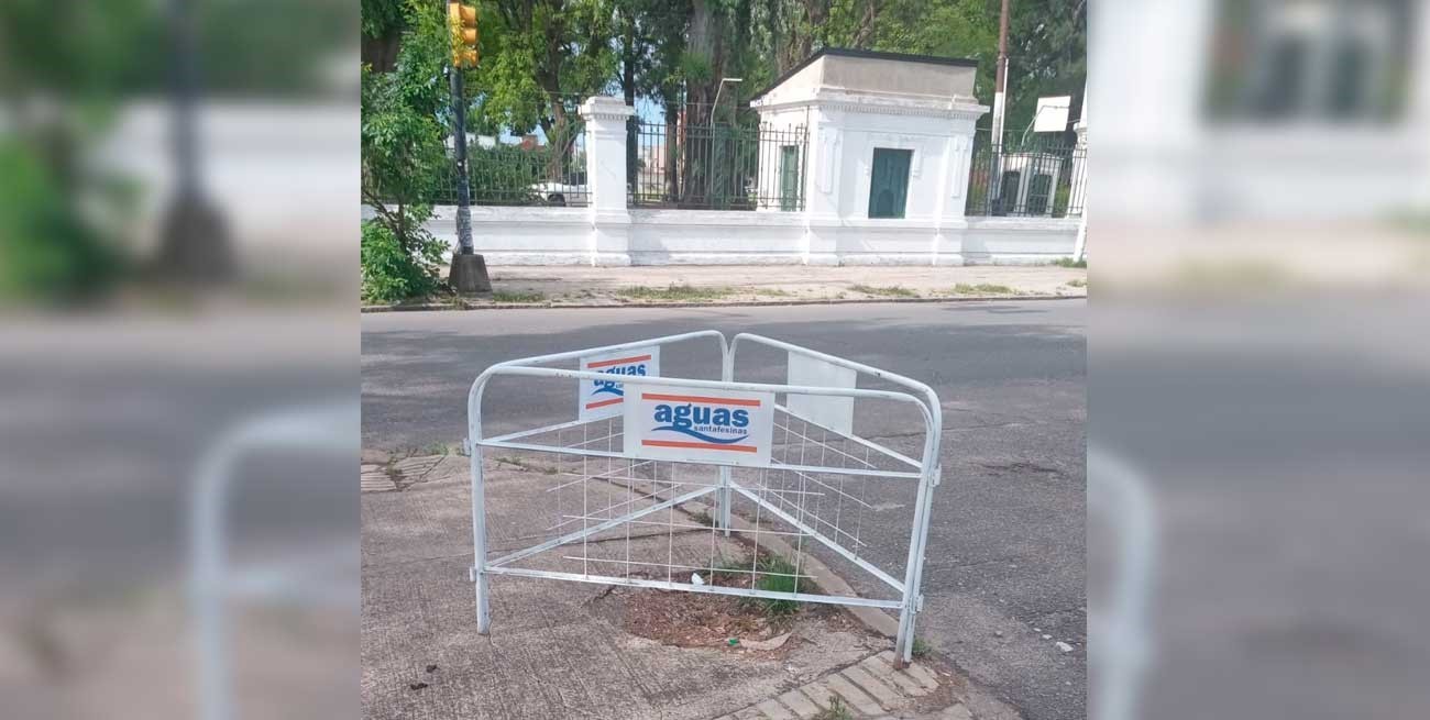 Se hundió un sector de Bv. Pellegrini y Assa aclara que no tiene vínculo con el colector general cloacal 