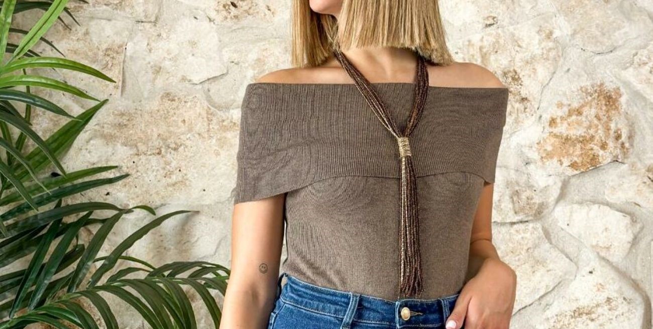 Cómo transformar una camiseta básica en un top Bardot sin costuras