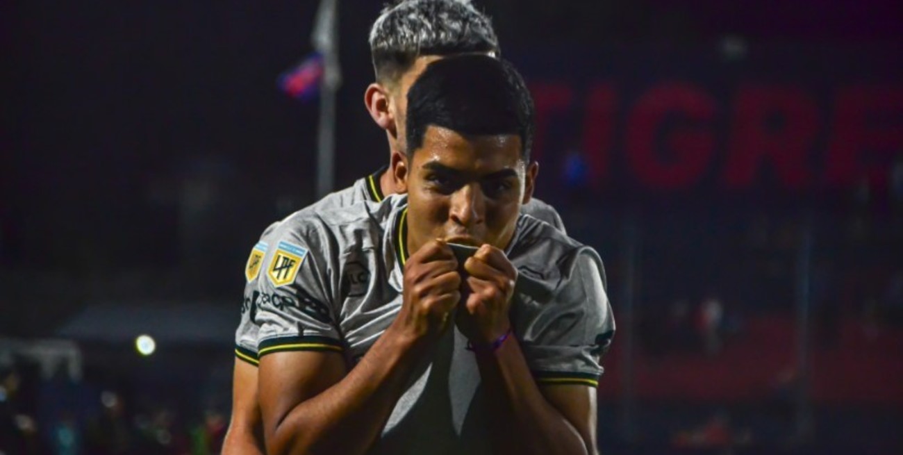 Defensa goleó a Tigre y se acerca a la zona de copas