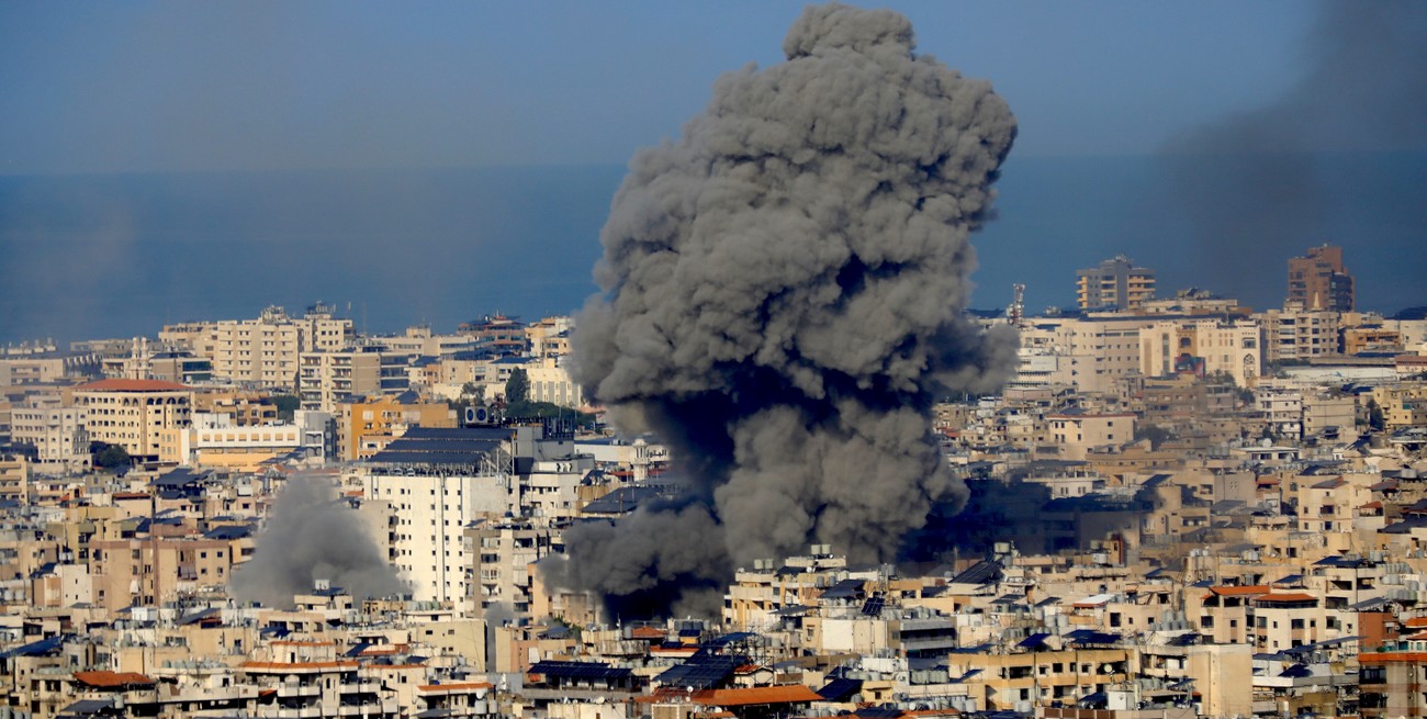 Israel volvió a bombardear Beirut y mató al vocero de Hezbolá