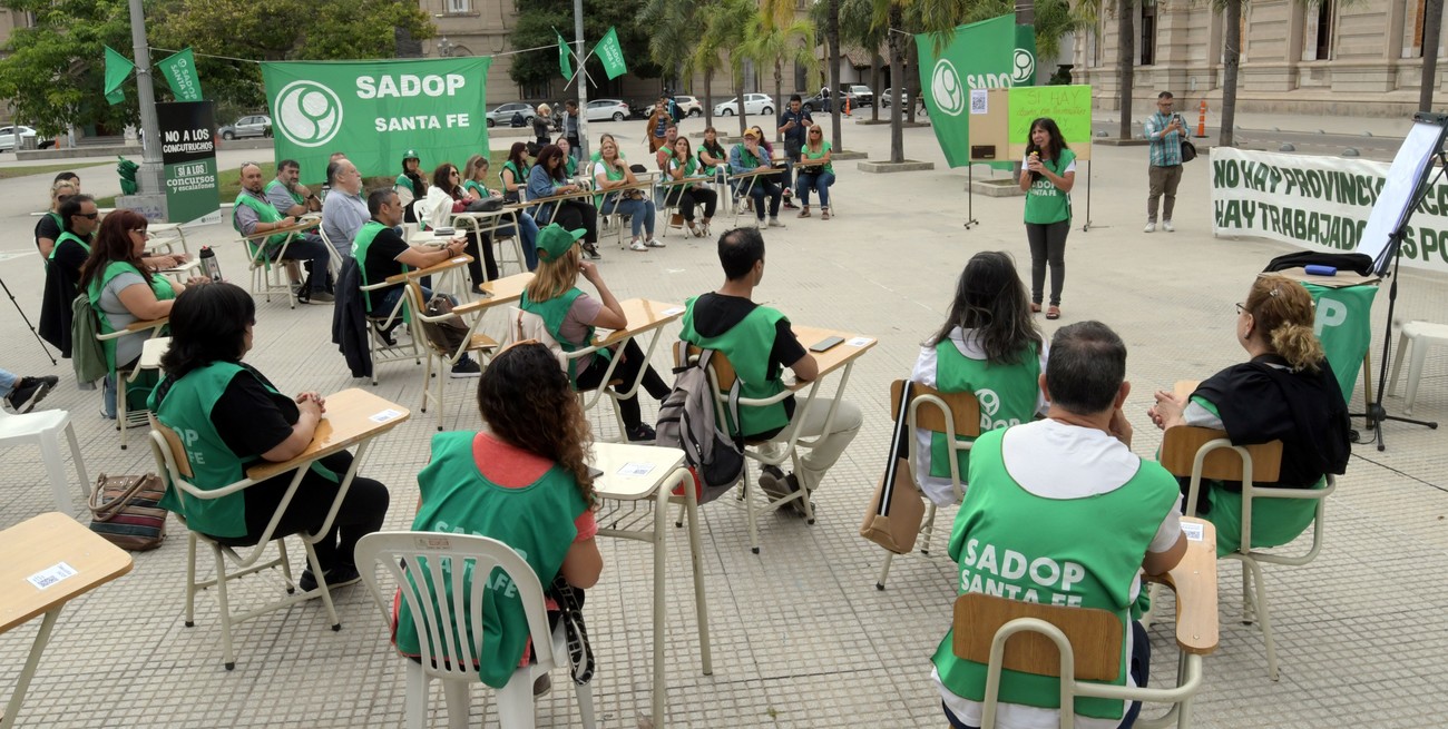 Sadop llevó a cabo una clase pública en Plaza 25 de Mayo