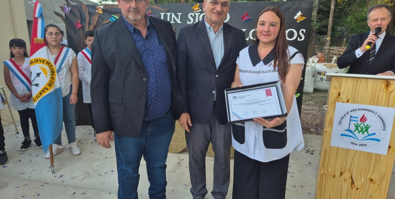 Calvo acompañó el Aniversario Nº 100° de la Escuela N°458 "Domingo Faustino Sarmiento"