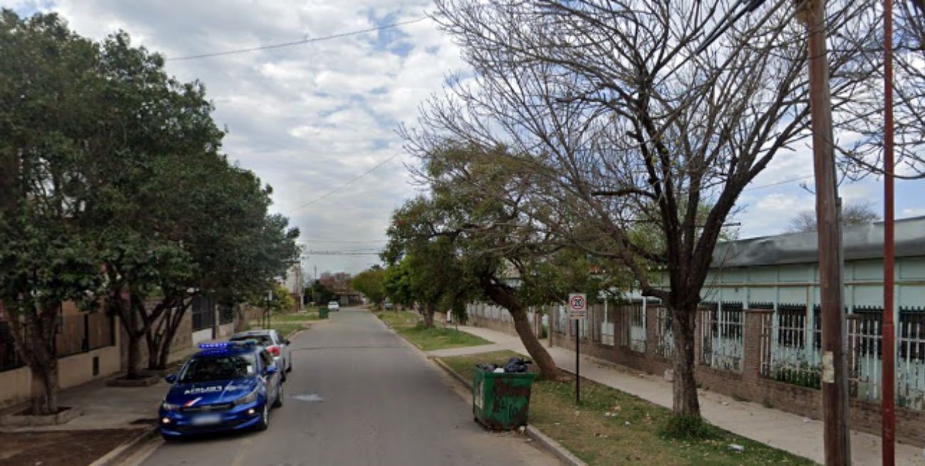 Balearon una escuela en Villa Gobernador Gálvez y dejaron una nota amenazante