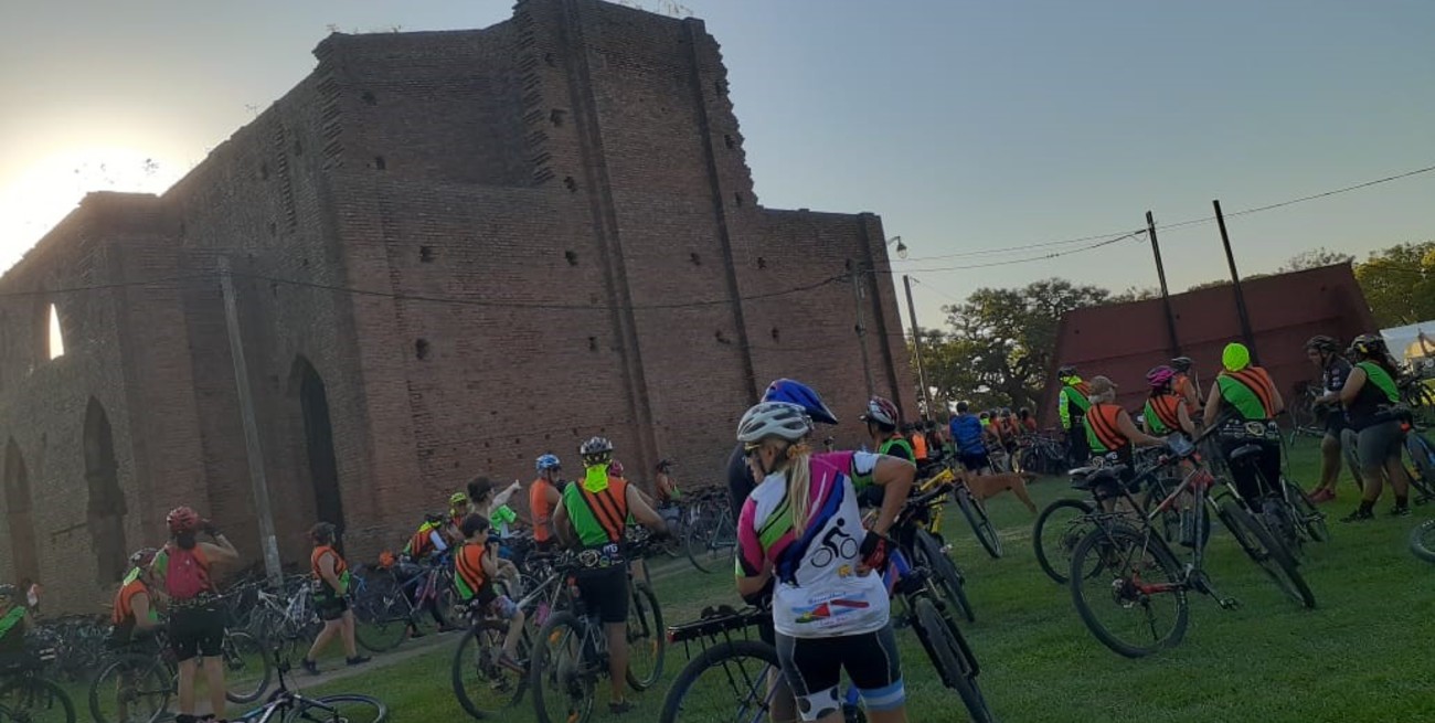 Gálvez y la zona recibieron a 220 pedalistas en la 6ª Fiesta Nacional del Cicloturismo