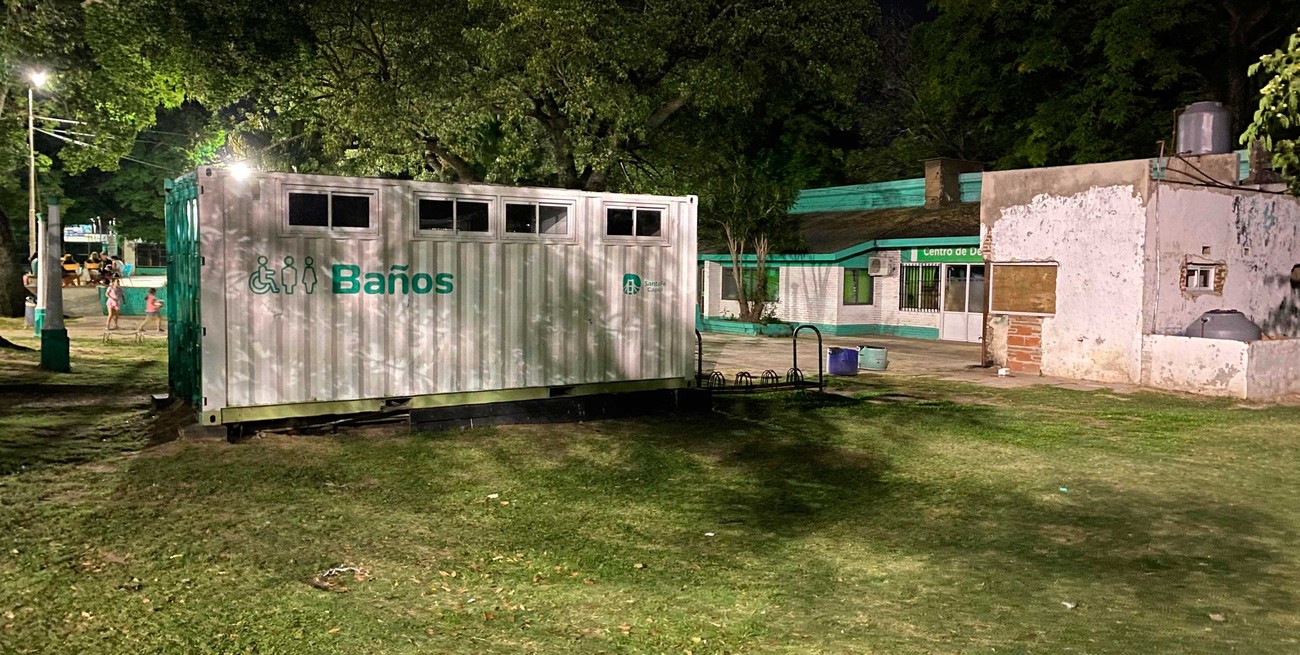 Quejas por baños cerrados en un sector de la costanera santafesina