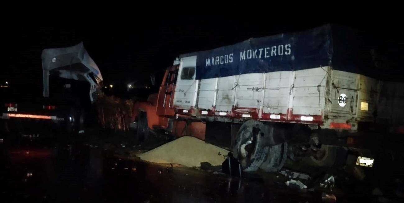 Dos camiones colisionaron fuertemente en la Ruta 65, en Monje, pero sus conductores no sufrieron lesiones