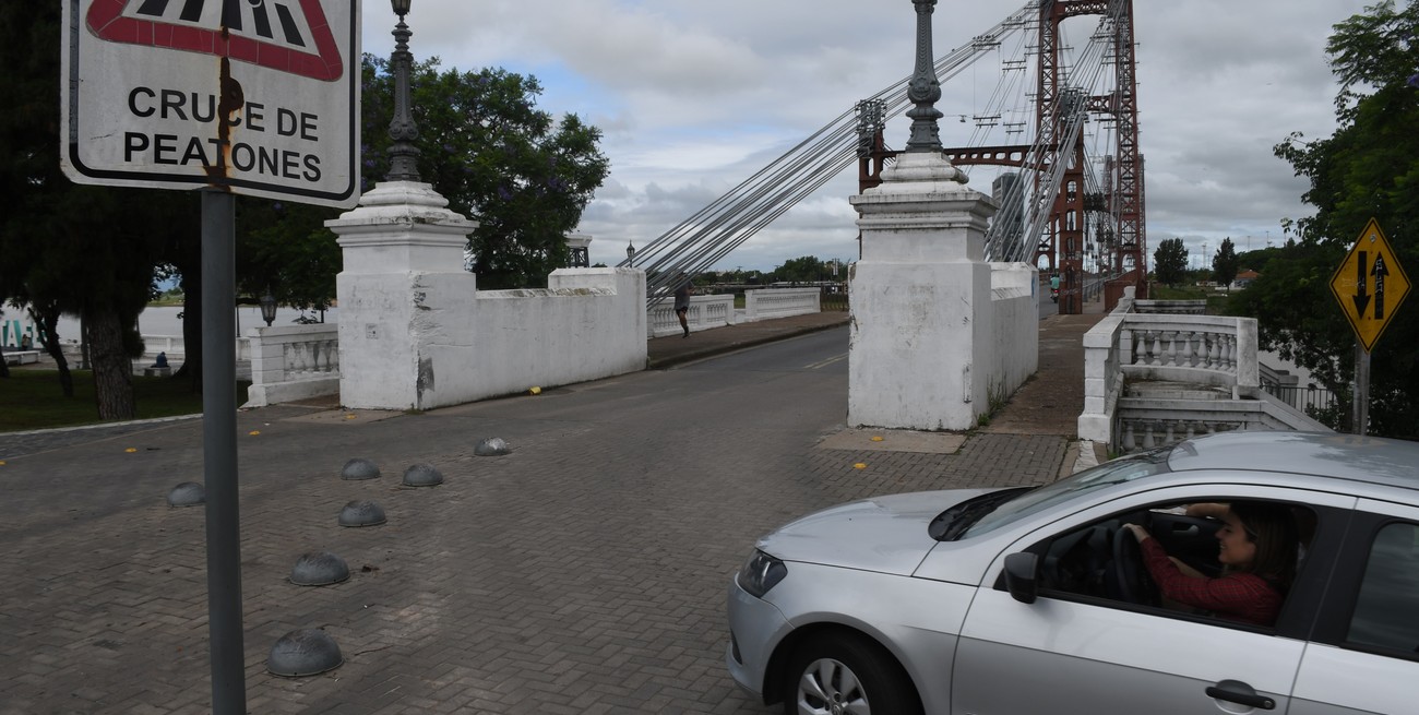 "Hay alternativas para reducir la velocidad en la Costanera, fáciles de colocar y económicas"
