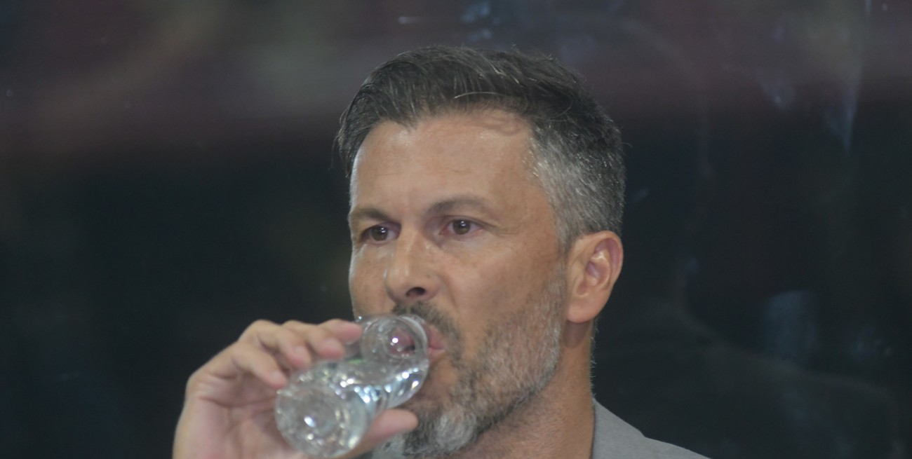 Con Grelak descartado y Recoba casi, Colón todavía no pudo abrochar al DT