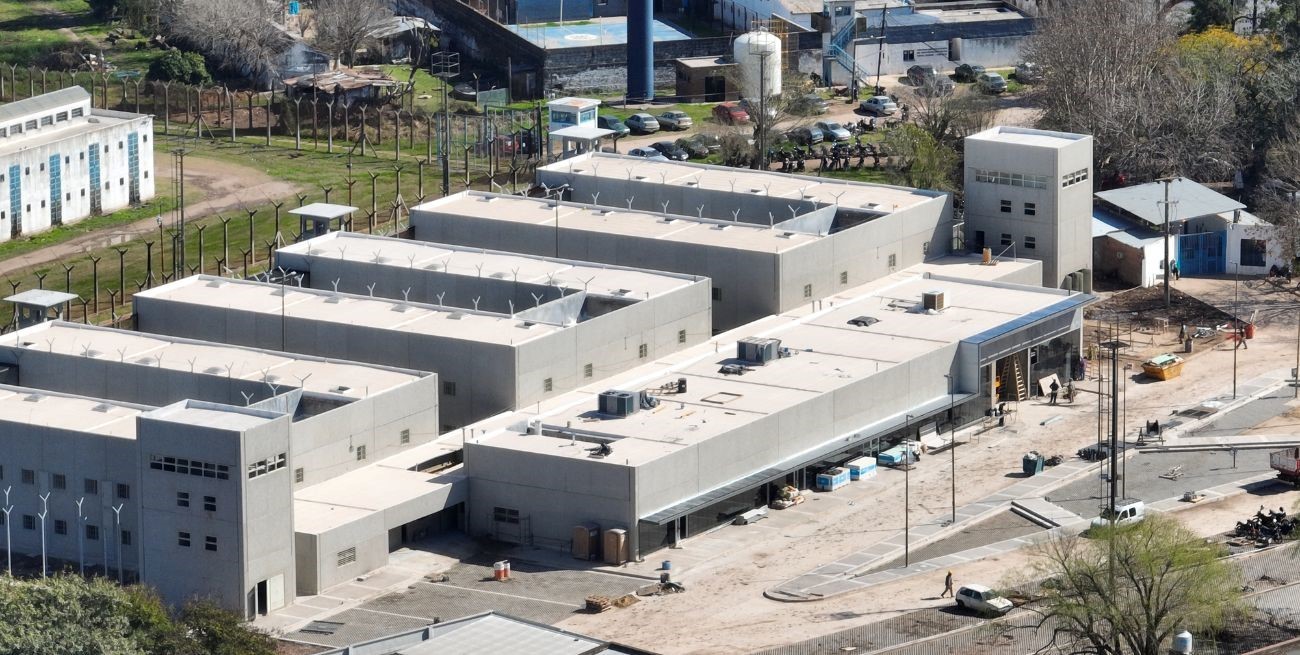 Le encontraron marihuana en una zapatilla cuando volvía a la cárcel de Las Flores