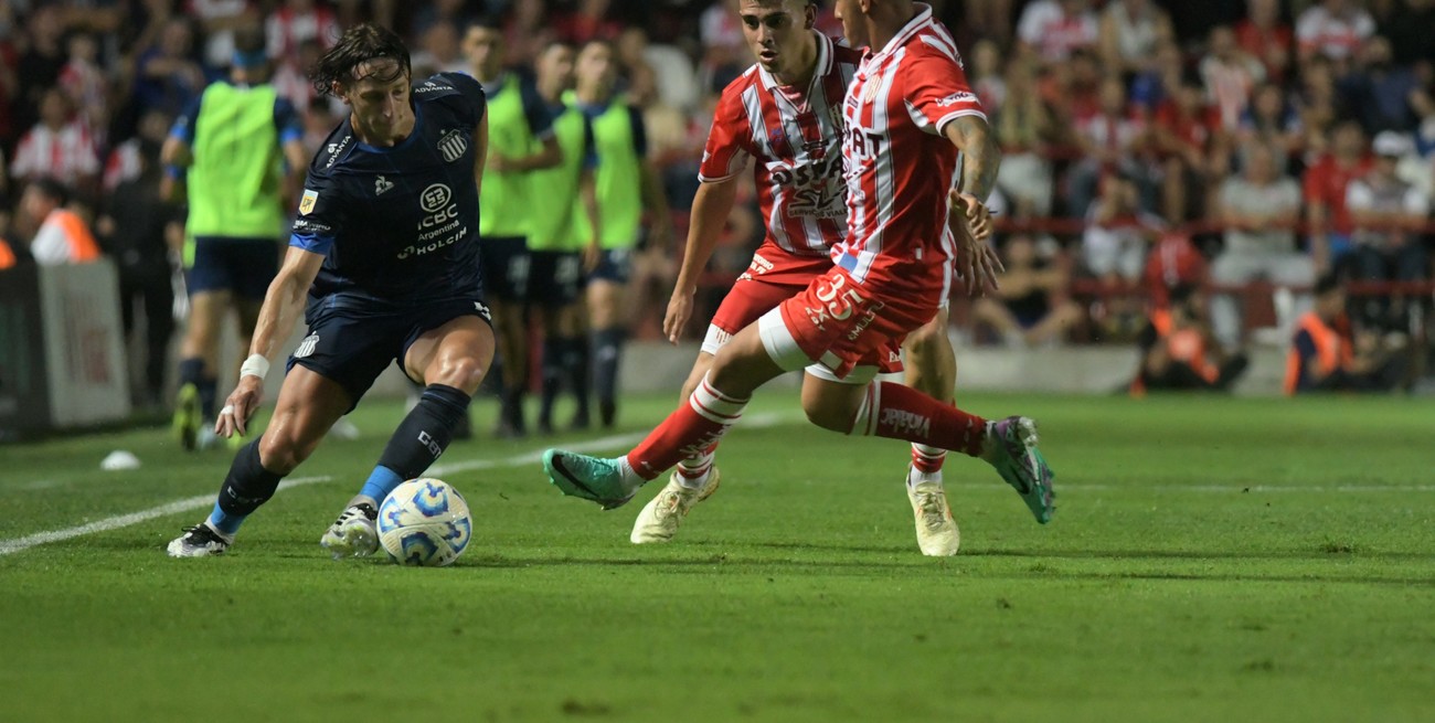 Talleres y Huracán juegan sus últimas fichas para pisarle los talones a Vélez 