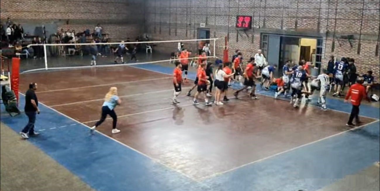 Escandalo en Chovet: Defensores y Belgrano terminaron a las piñas