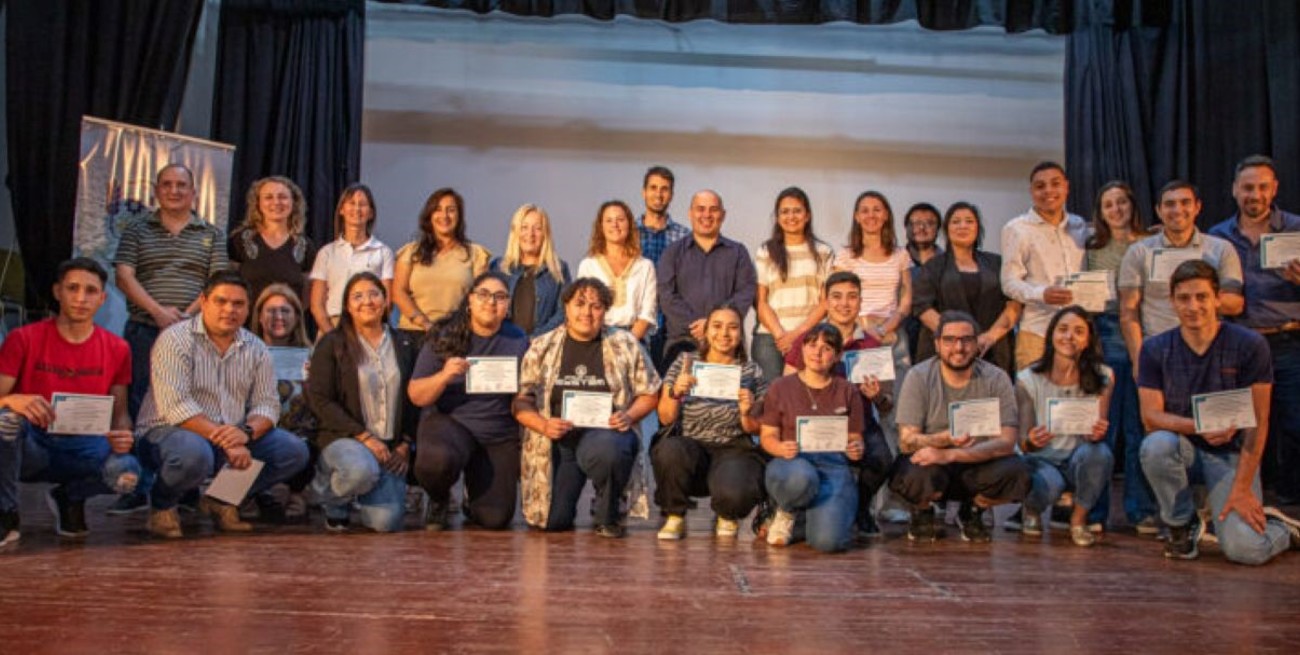 Formando Esperanza: 148 personas recibieron su certificado de capacitación