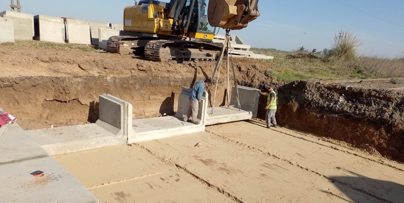 Provincia avanza con obras hídricas para el canal San Carlos