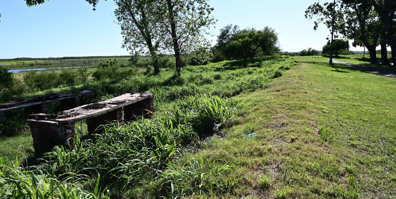 El municipio buscará recuperar en 15 días la playa olvidada de la ciudad de Santa Fe