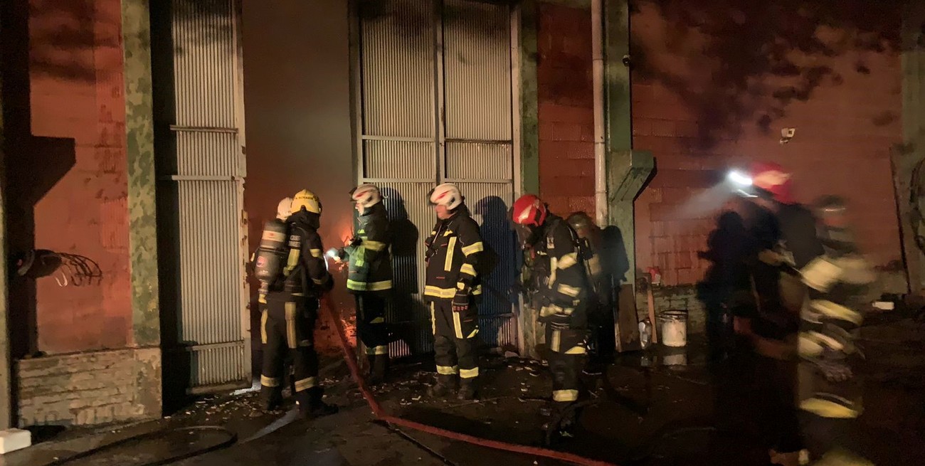 Viento y lluvia complicaron la labor de los Bomberos Voluntarios de Cañada de Gómez en la madrugada