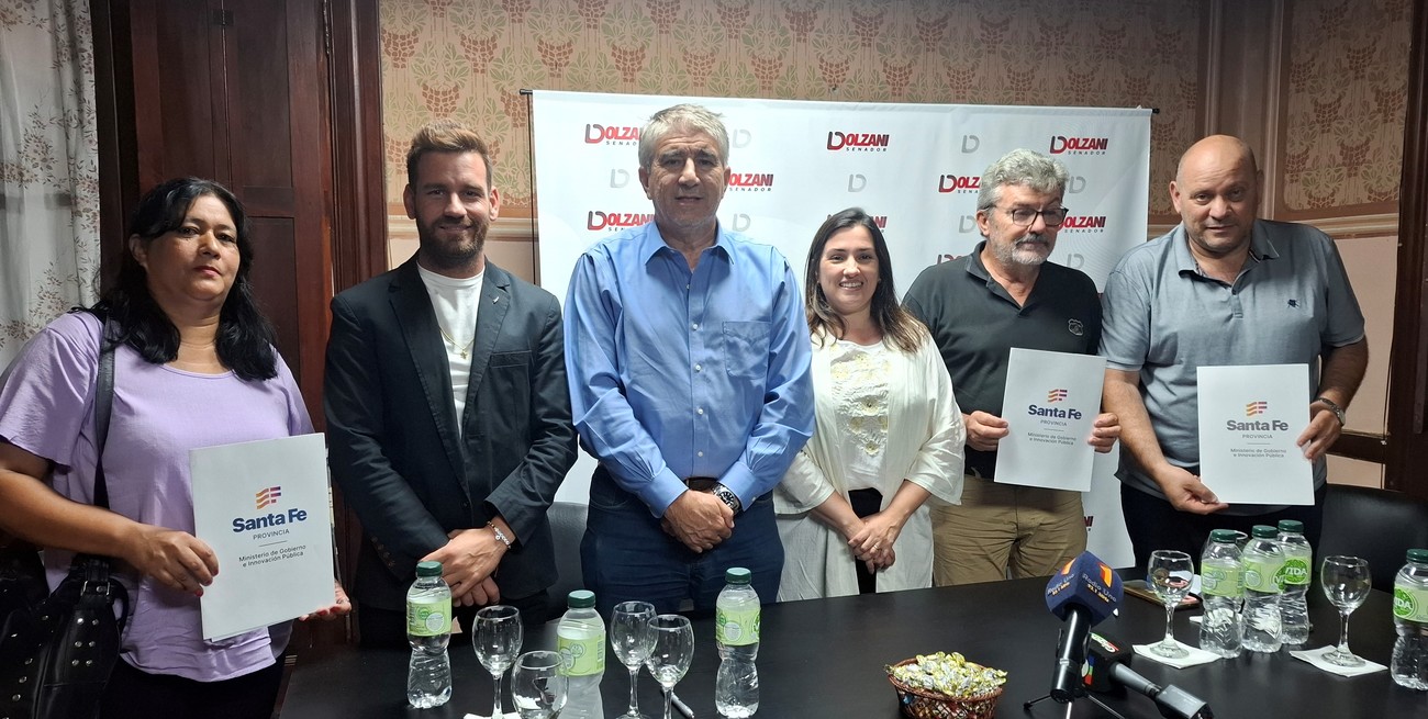 Santa Fe firmó convenios para obras en entidades deportivas de San Javier y Romang