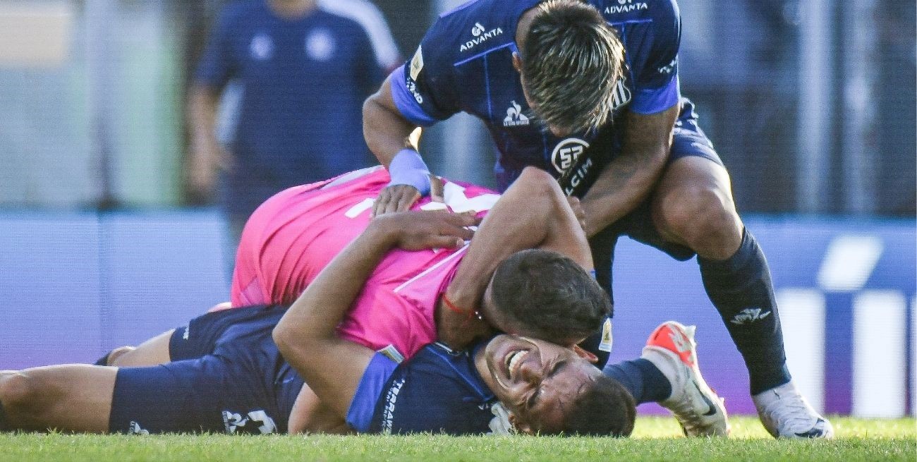 Talleres venció a Gimnasia y alcanzó a Vélez en la cima de la tabla