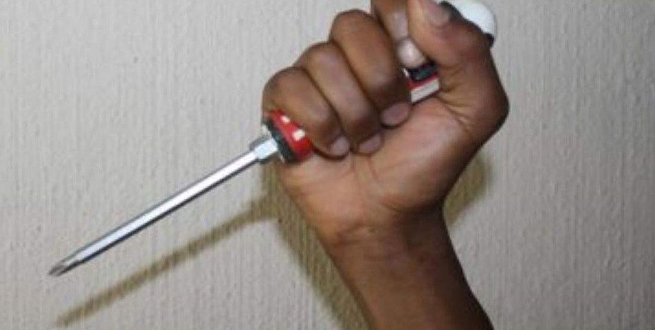 Adolescente herido grave por otro menor que lo atacó con un destornillador