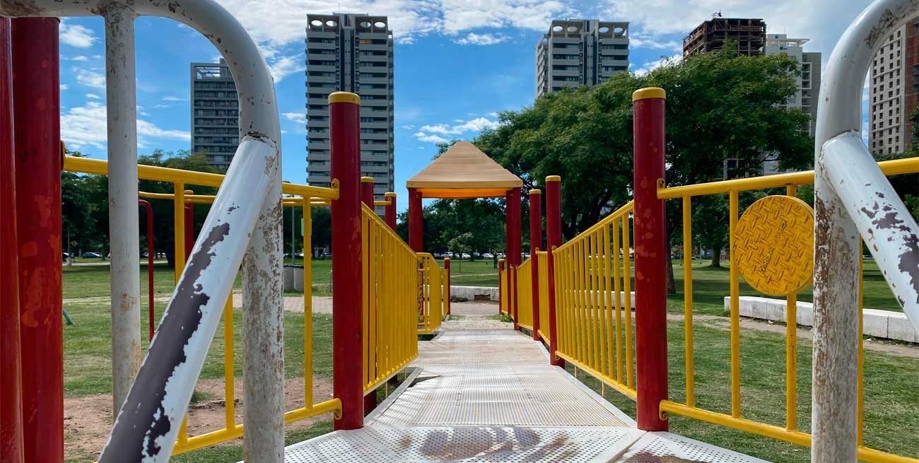 Preocupa el estado de los juegos infantiles de un sector del Parque Federal