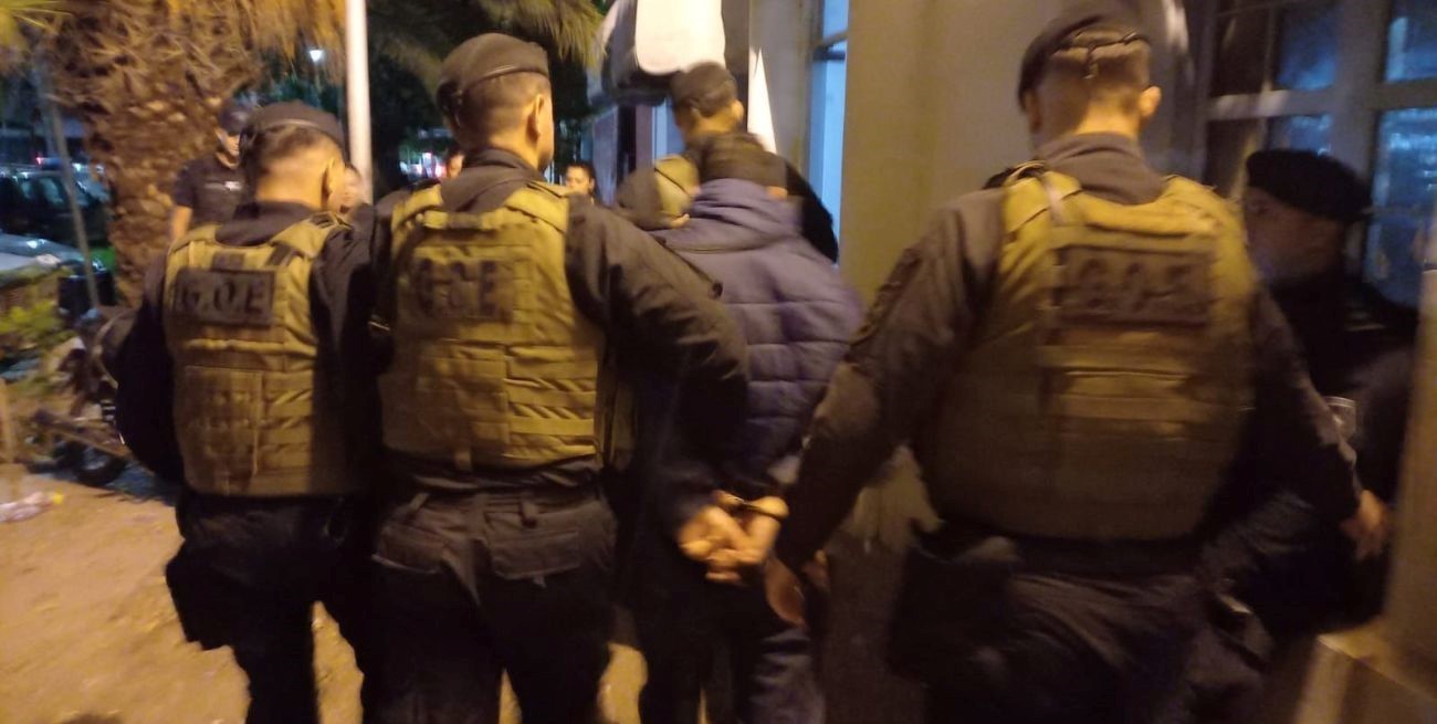 Intentó incendiar su casa con su hija adentro: fue detenido