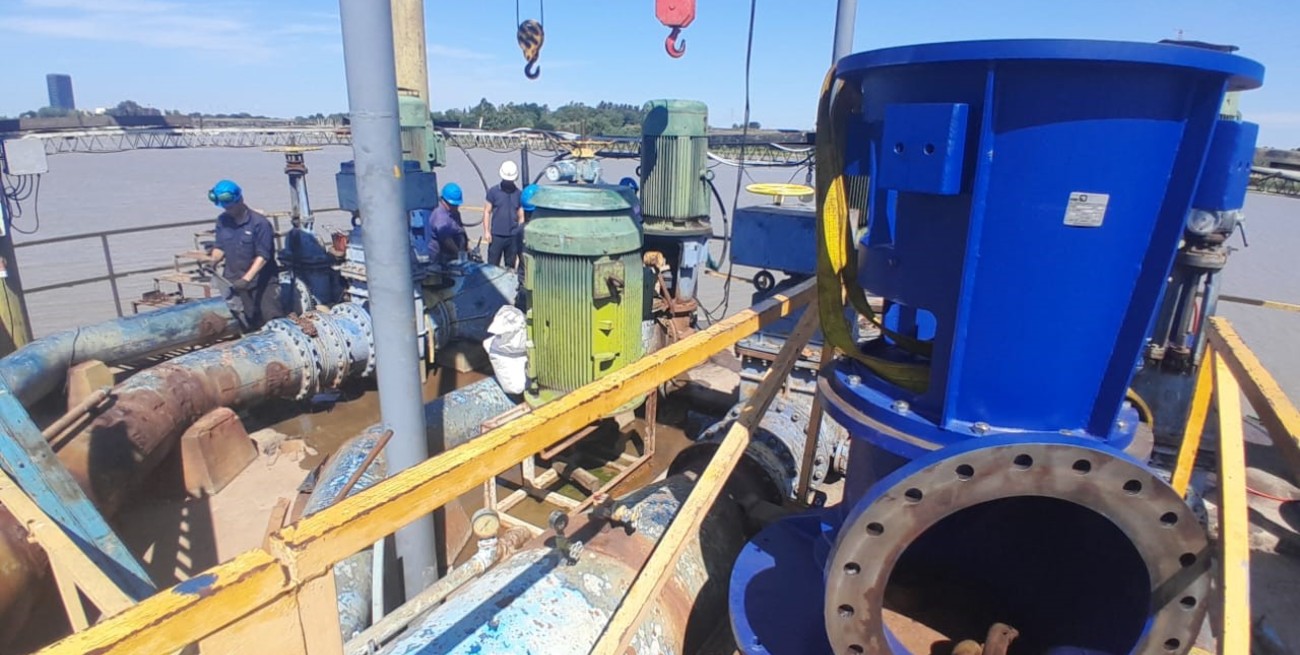 Aguas Santafesinas incorporó una nueva bomba de captación en el río Santa Fe