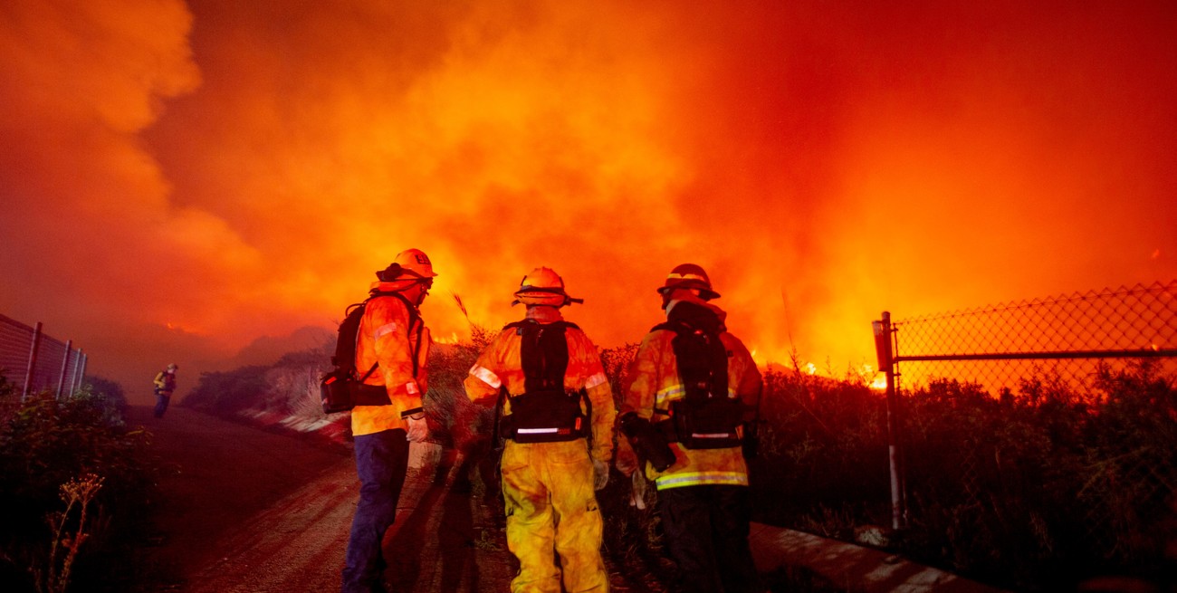 Un gran incendio en Malibú provocó la evacuación de 6 mil personas