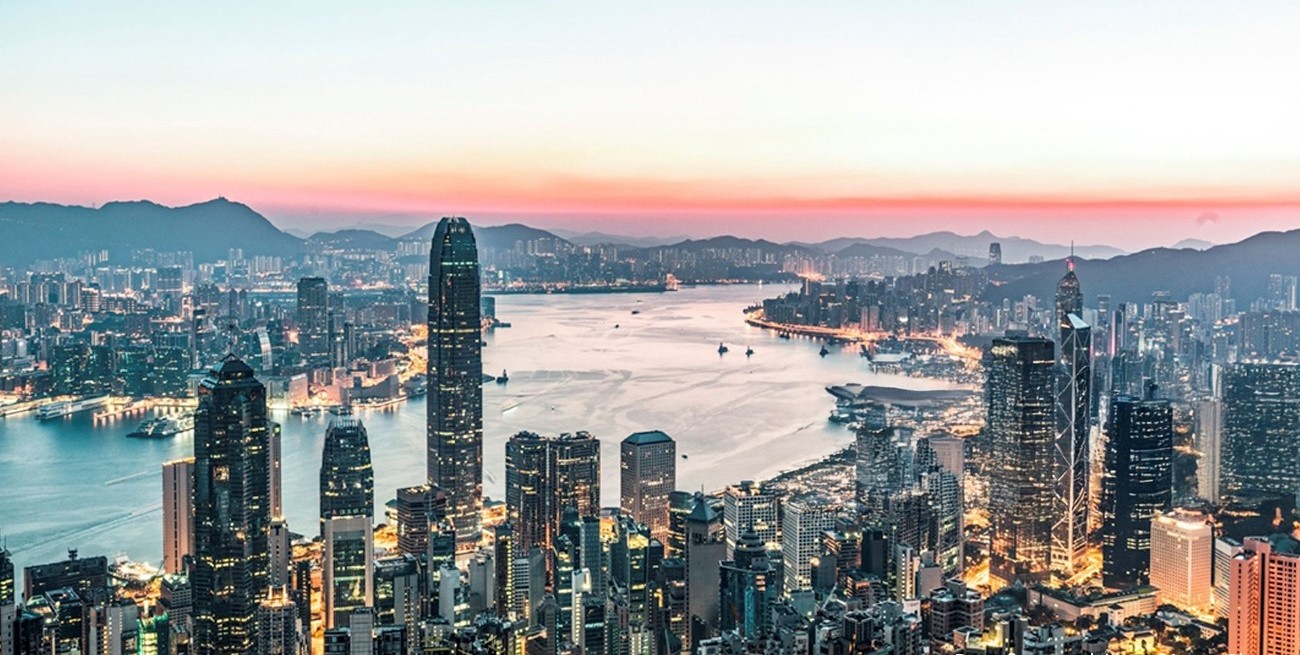 ¿Cómo la expansión y la densificación transforman las ciudades?