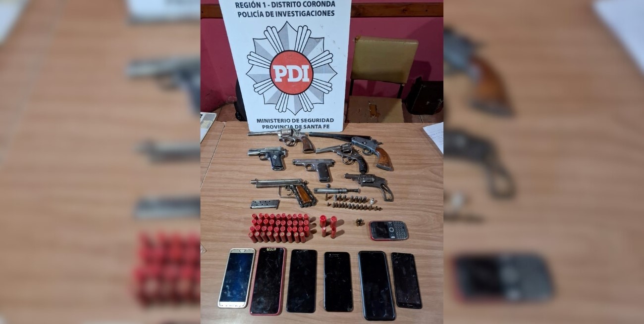 Por la investigación de un robo a la comuna de Irigoyen, la policía secuestró teléfonos y armas