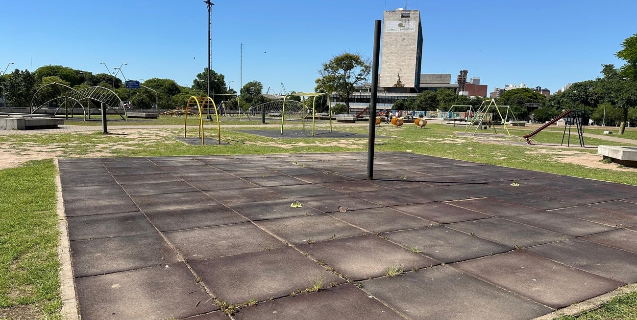La plaza Alberdi pierde esplendor en una zona clave de Santa Fe