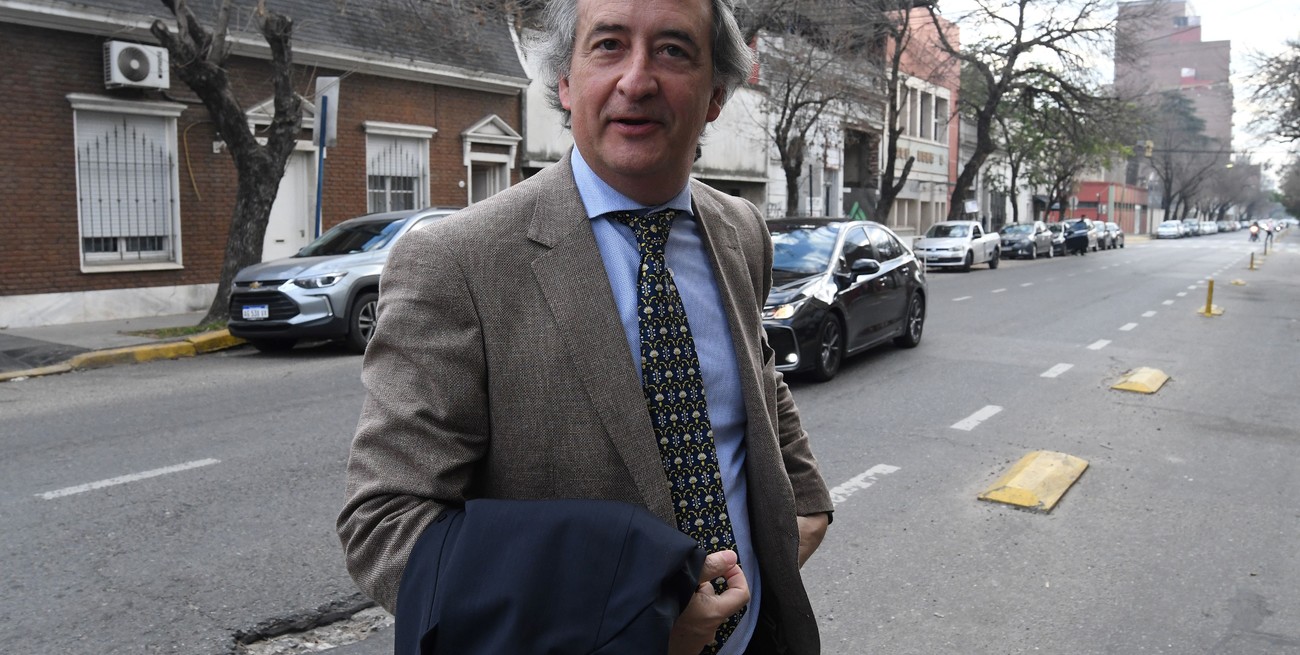 Un libertario, primer candidato a constituyente confirmado; el resto de los partidos delibera