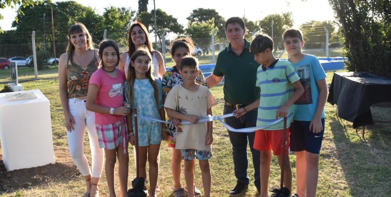"Deporte y Recreación" en Las Colonias: Pirola inauguró el natatorio N°15  en Cavour
