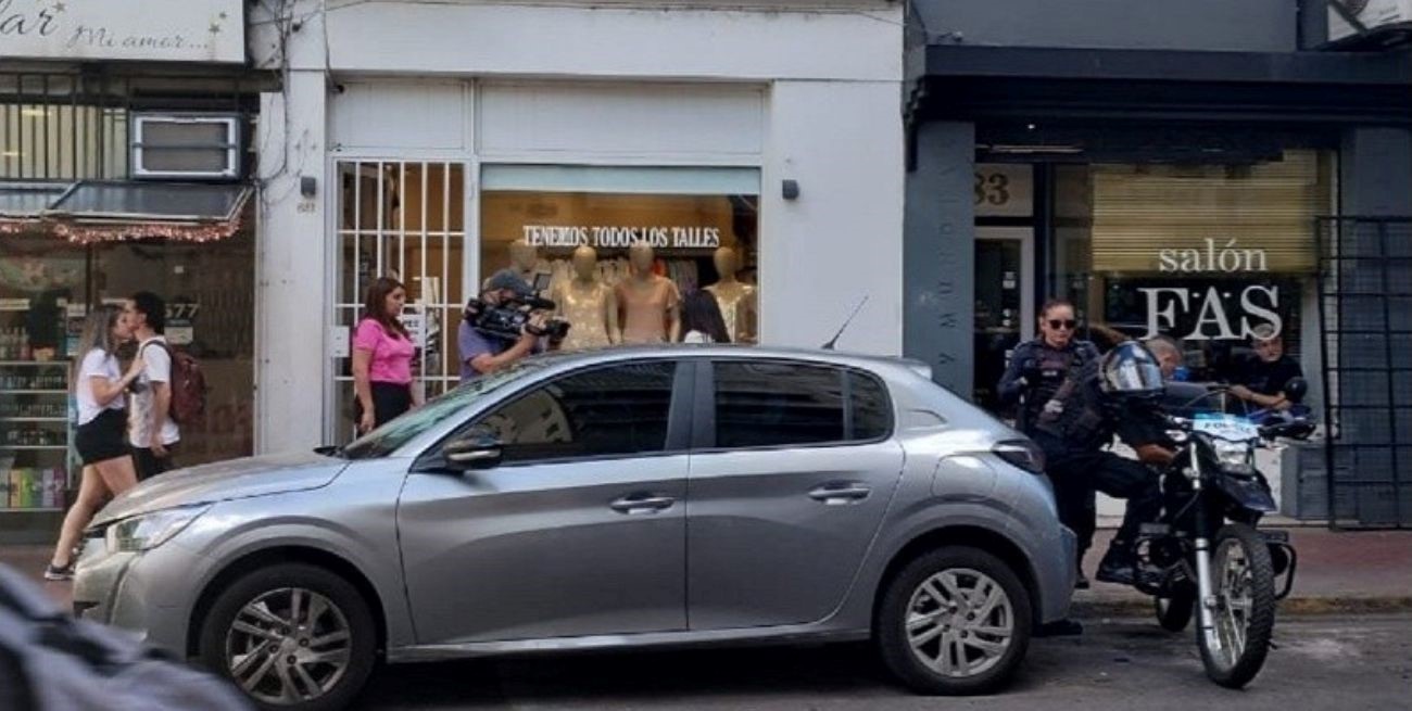 Rosario: murió un perro encerrado dentro de un auto
