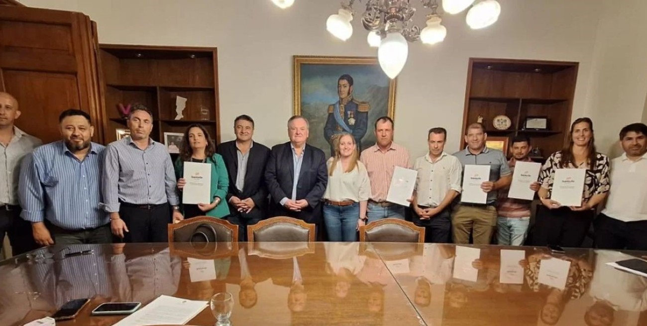 Michlig y Tejeda firmaron convenios del programa "Buenas Prácticas" para localidades de San Cristóbal