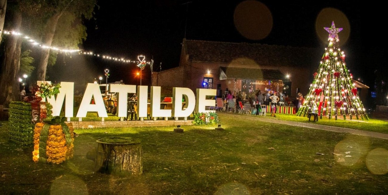 Matilde inicia la temporada navideña con show en vivo y el clásico encendido del Árbol