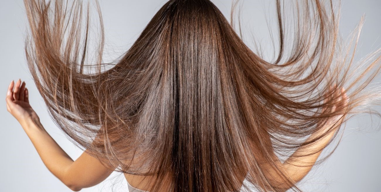 Cómo hidratar el cabello para dejarlo lacio y brillante con ingredientes caseros