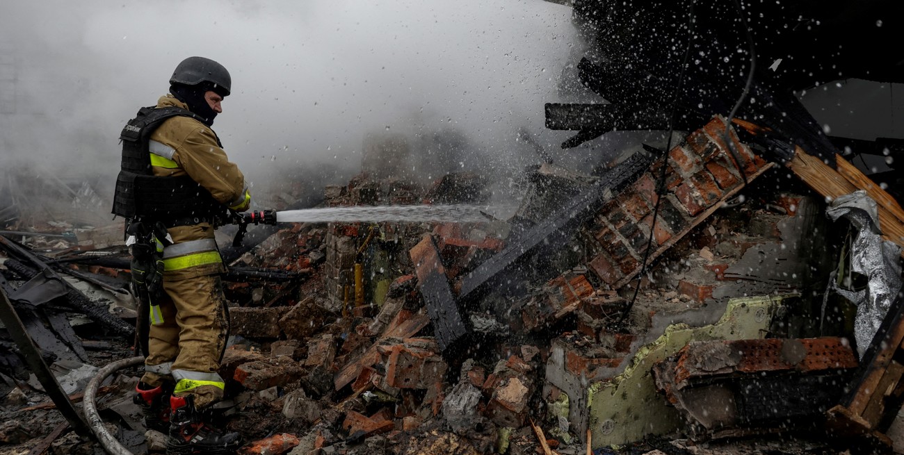 Explosión en centro comercial de Rusia y ataque "navideño" contra Ucrania agravan el conflicto

