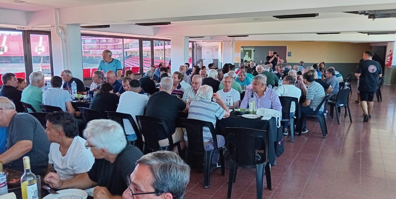 Los ex de Colón en un almuerzo lleno de anécdotas y emotivos recuerdos