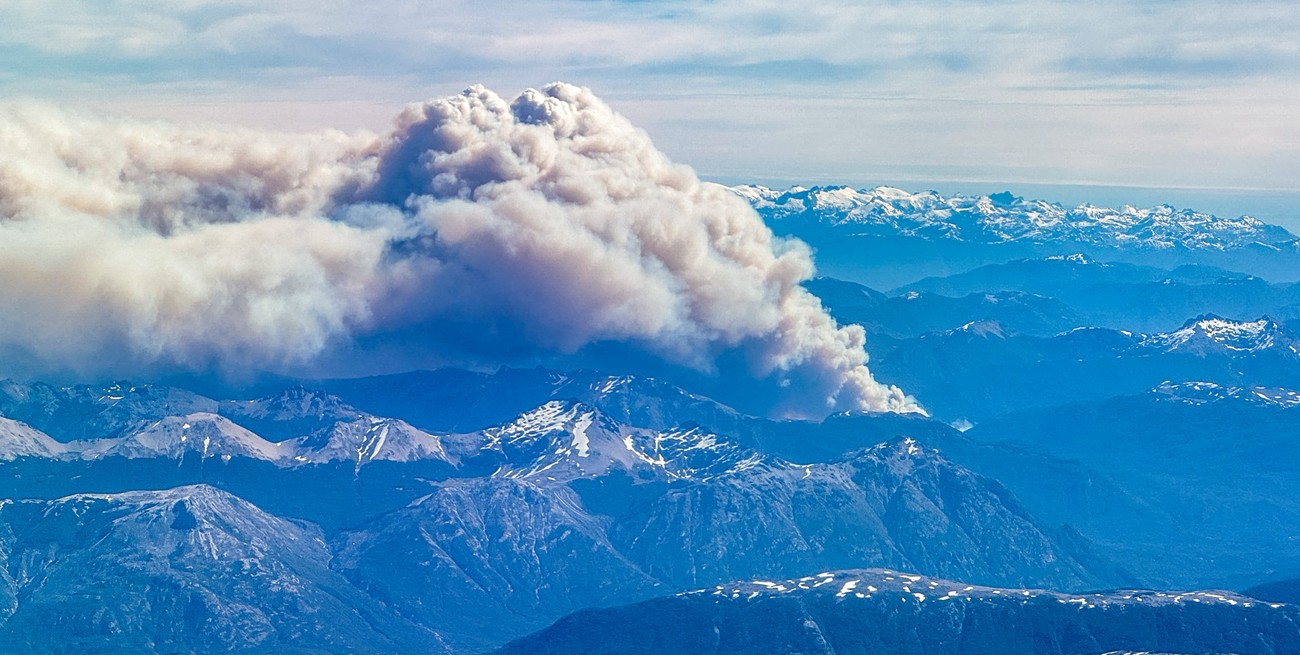 El fuego consumió más de 1500 hectáreas en Bariloche