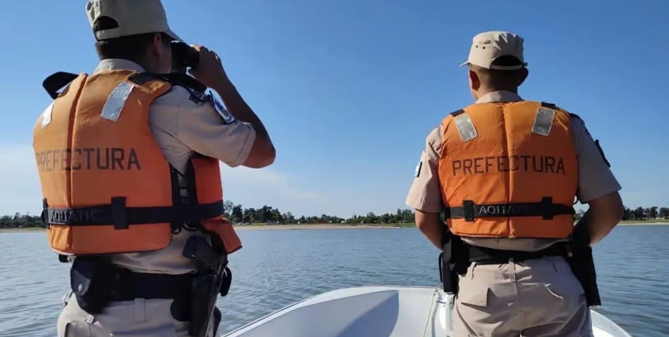 Hallaron dos personas asesinadas a balazos sobre una canoa a la deriva en Sauce Viejo