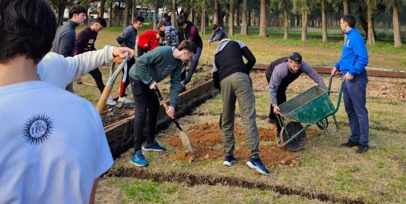 Estudiantes santafesinos en Akamasoa Argentina