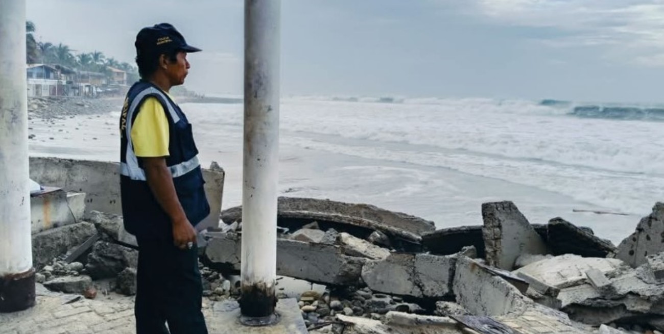 "Maretazo": un oleaje fatal en Ecuador provocó destrozos en Perú y puso en alerta a Chile