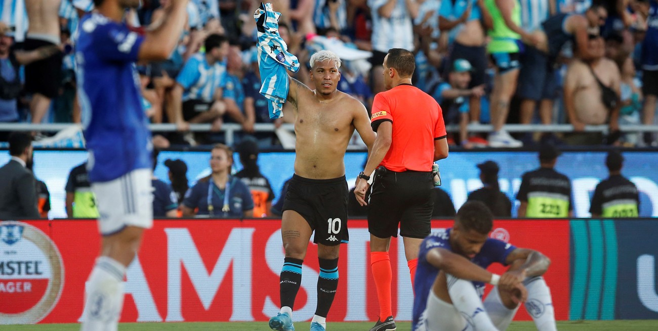 Racing intentará retener a Roger Martínez