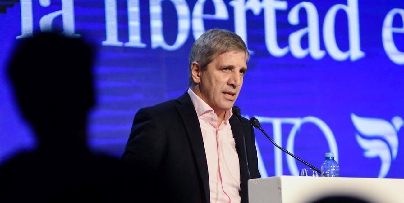 Caputo ya tiene los dólares para pagar los vencimientos de deuda de este año