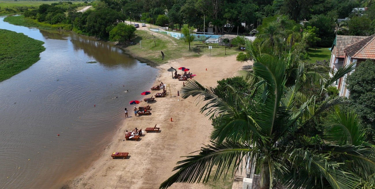 Rescate a tiempo en la costa: una guardavidas evitó una tragedia en la playa de Rincón
